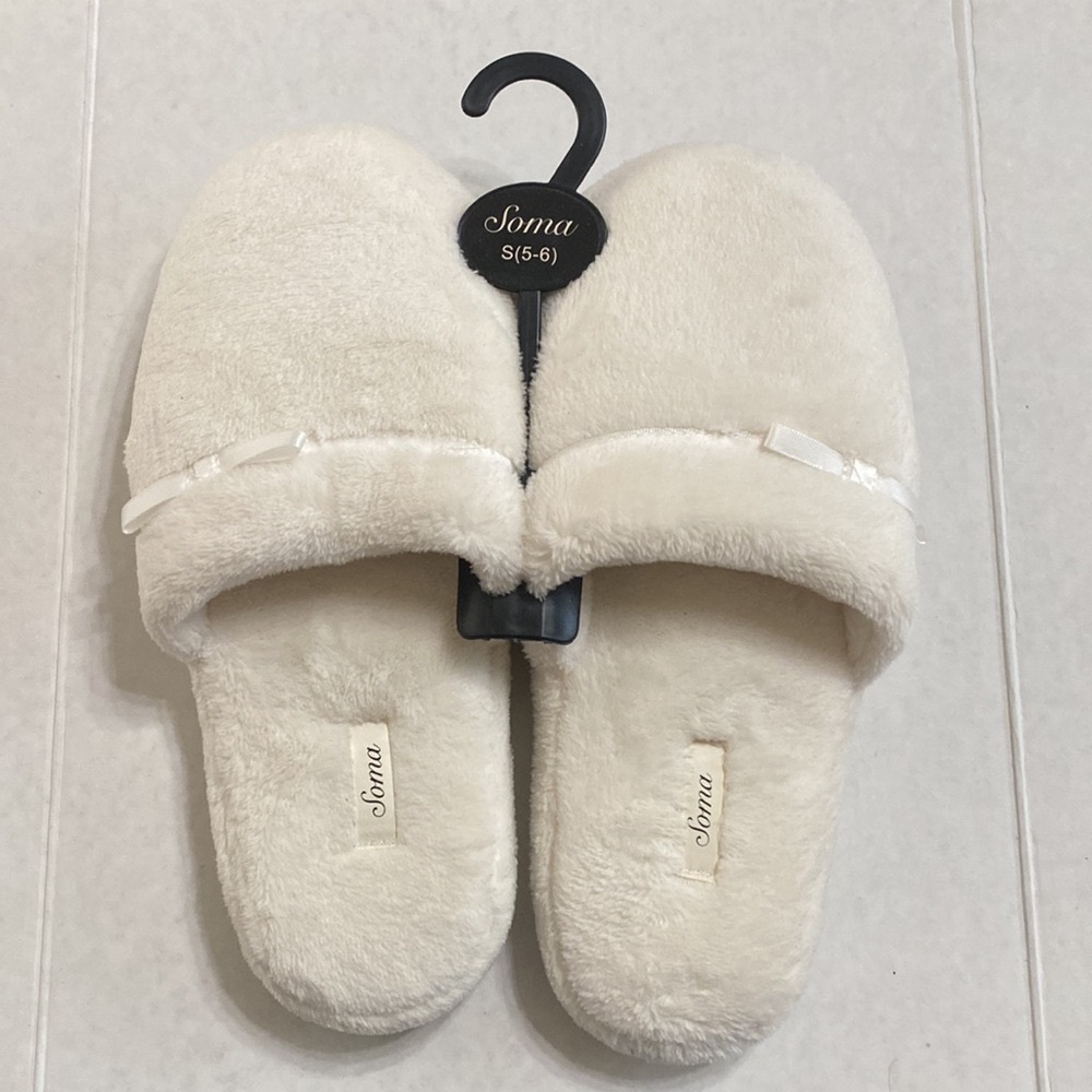 NWT CHENILLE SLIPPERS